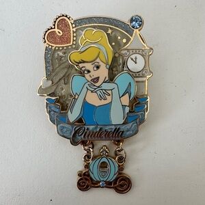 Vintage Disney Disneyland 2006 Cinderella Princess Dangle Carriage Pin Gold